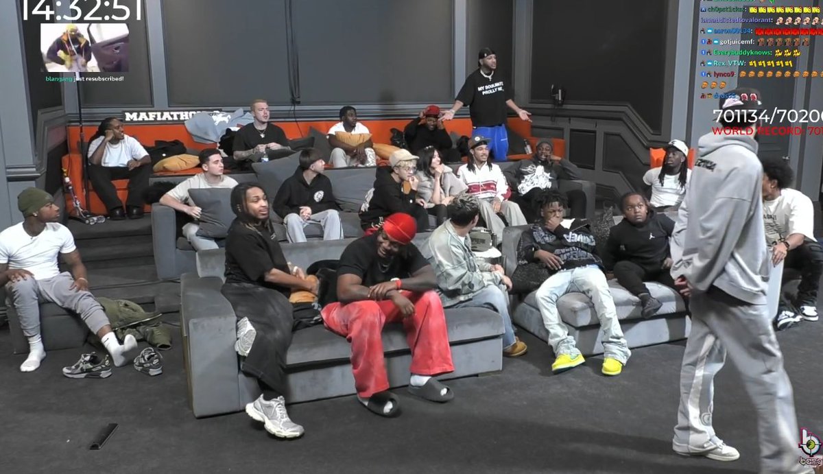 yoxics's tweet photo. over $1B sitting in this room alone https://t.co/pKemebxXM8