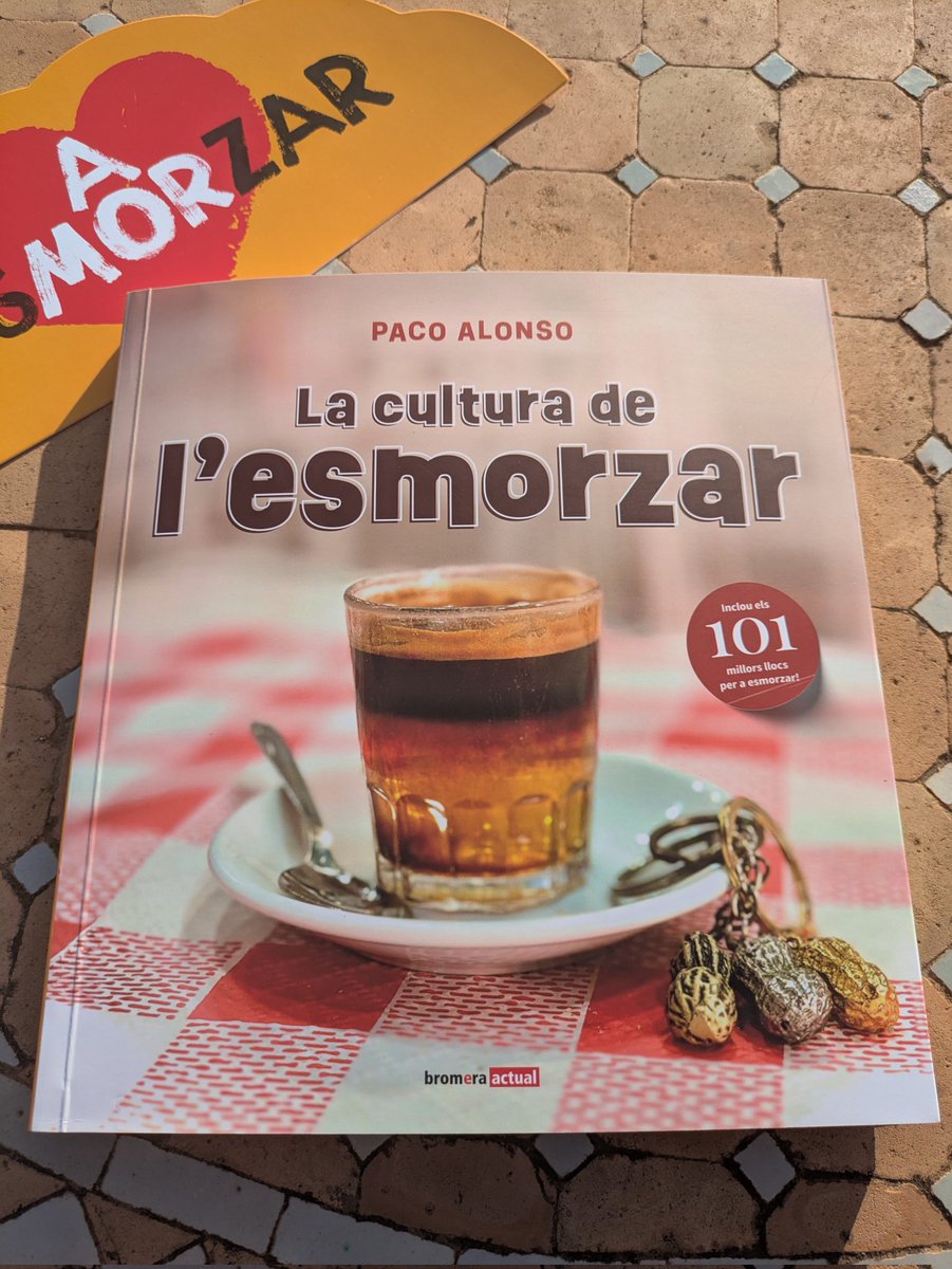 Que jo aparega en el llibre de <a href="/pacolonso/">Paco a la naranja 🍊👉🦋</a> és suficient motiu per a que se'l compreu?Evidentment si!
Però si a més és decàleg fascinant part de la cultura gastronòmica del nostre País, és compra obligatòria, vos enriquirà i gaudireu, paraula d'un home de poble que estima la terra.