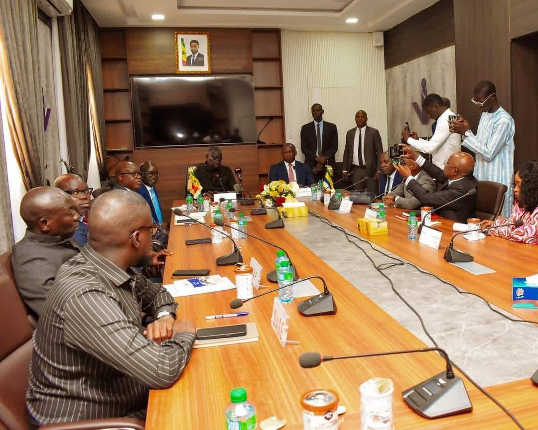 🇬🇦🤝🇸🇳 Coopération Gabon-Sénégal :
Le Ministre de l’Intérieur, Hermann Immongault, est à Dakar pour échanger sur la sécurité et les processus électoraux. Objectif : plus de transparence et d’efficacité. Une délégation sénégalaise attendue à Libreville bientôt !