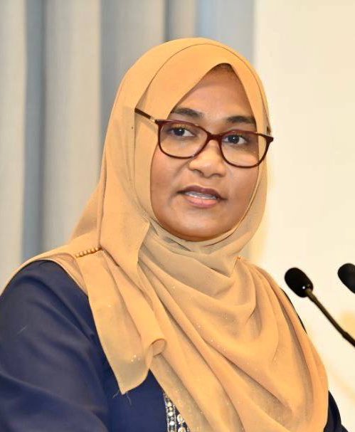 HKurusee's tweet photo. ‼️🚨Breaking News (confirmed)

@SajidhaMohamed’s half siblings Ms. Salva and Ms. Lubaba are staying in Muliyaage with kids and husbands unlawfully. It’s been a few months now.

According to the law, only the following people can stay in Muliyaage.

🔹President
🔹President’s spouse
🔹Children under 18
🔹Unmarried children over 18
🔹Unmarried children over 18 who have a disability
🔹President’s mother
🔹President’s father

Siblings, their children and husbands don’t fall to this category. Many staff in Muliyaage are already complaining about their behaviour.

Shamnaaz was also kicked out after she had an issue with Salva, Lubaba and their husbands.

This is totally unacceptable. This is totally unlawful. The law is very clear. They cannot stay in Muliyaage. If Saajidha and Muizzu want them to stay in Muliyaage, then they will have to amend the law using their PNC supermajority.