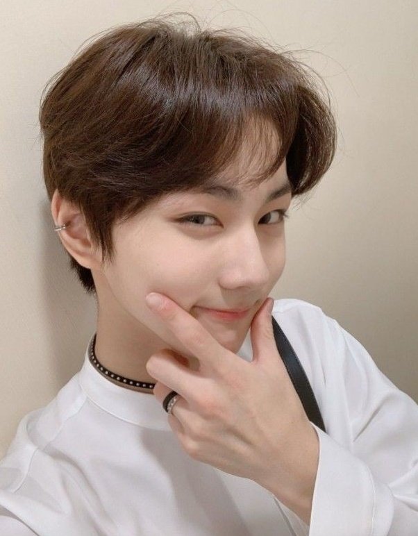 woncattos's tweet image. 1st selca                            4th year
as enha member       as enhypen