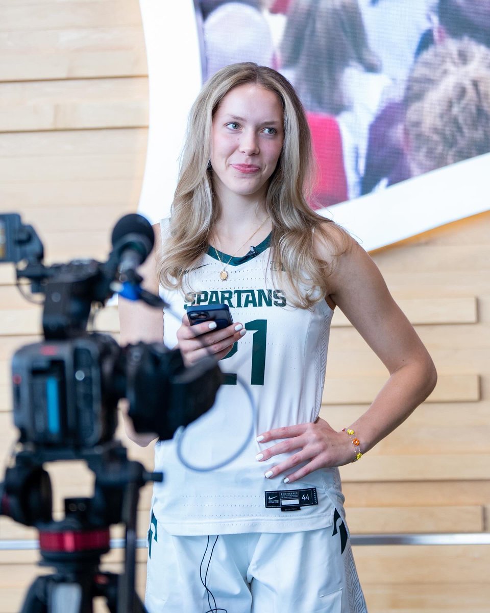 Happy, happy birthday to #21, Mary Meng🤩🥳🎈

<a href="/MengMary/">Mary Meng</a> x #GoGreen