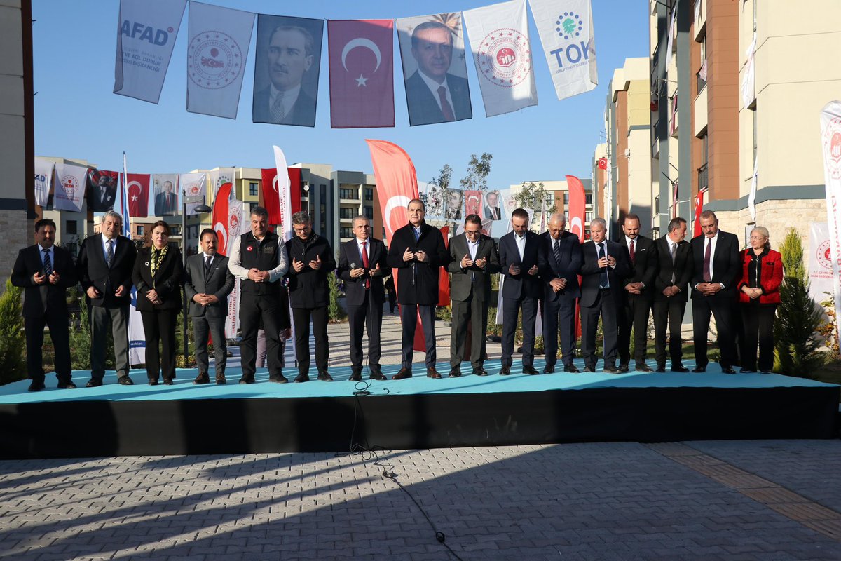 6 Şubat depreminin ardından, depremzedelerimiz için önemli bir adım daha atıldı. Sn. Cumhurbaşkanımızın Kahramanmaraş’tan canlı bağlantıyla katıldığı törenle 155.000 konutun anahtar teslimi ve kura çekimi gerçekleştirildi.

Genel Başkan Yardımcımız ve Parti Sözcümüz Sn.