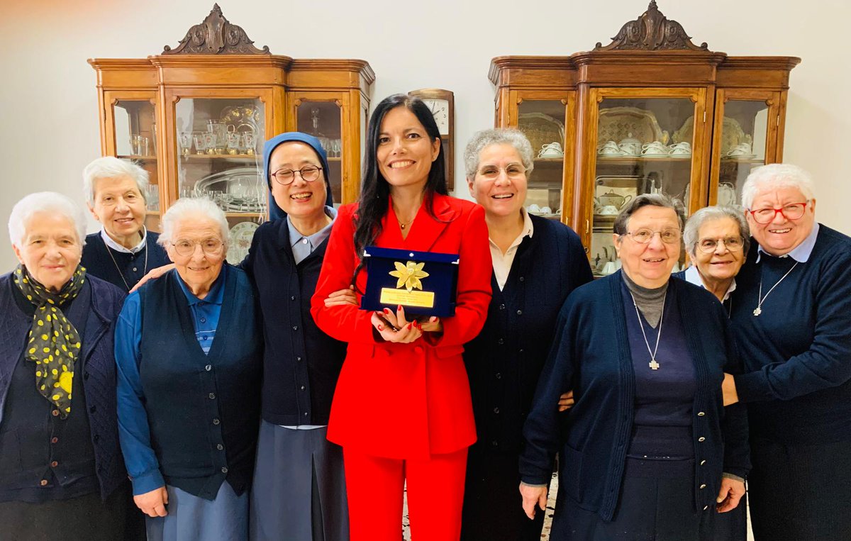 AngelaIantosca's tweet photo. Premio Giornalistico Letterario - Sezione Giornalismo Nadia Toffa a Con Loro Come Loro (Paoline)

Questa mattina la premiazione a Palermo! 

Grazie alle Paoline 
Grazie a Gennaro Giudetti 
Grazie a Suor Fernanda 
Grazie al premio e agli amici presenti https://t.co/E7TTHsjHp0