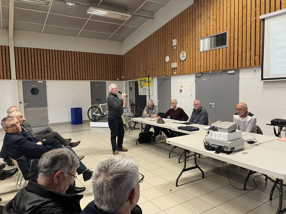 MichelCaillaud's tweet photo. Assemblée générale du VCS Cyclo VTT @stsebsurloire qui compte plus de 200 licenciés de la commune et des villes proches https://t.co/6uduS8URvn