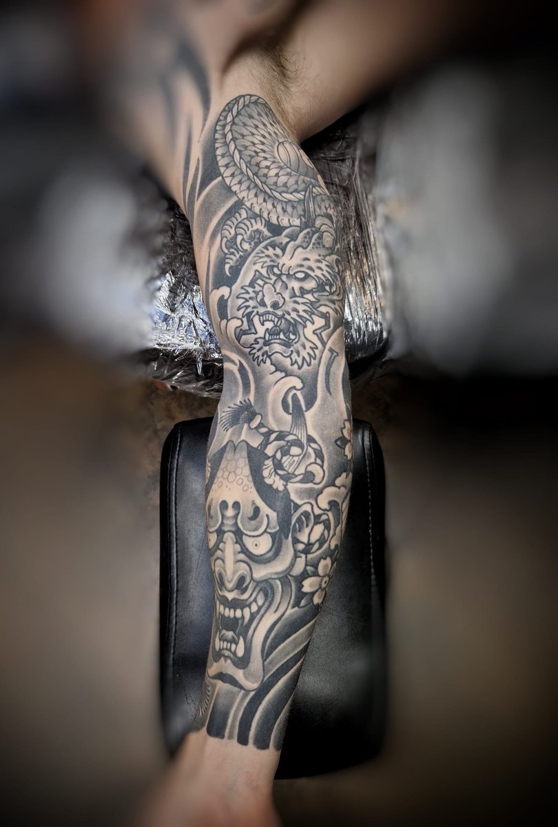 Timeless_tattoo's tweet photo. Amazing sleeve.✍🏼

What do you think about this tattoo?

#tattoo #question https://t.co/C8yL6T3txJ