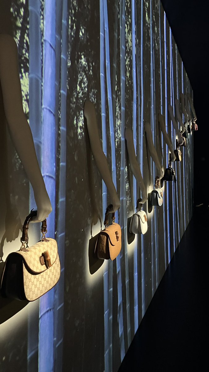 santo884's tweet photo. #GUCCI
#GUCCICOSMOS
#京都市京セラ美術館
日本上陸60周年を祝う展覧会。高級ブランドには高級なりの良さ、余裕や遊び心みたいな、京都人の雅や粋に通じるモンをあらためて知りました。年数経って色落ちやほころびが無いのはスゴイ。何と明日まで!
https://t.co/Gzs064lzgH https://t.co/vBPsNesmEz
