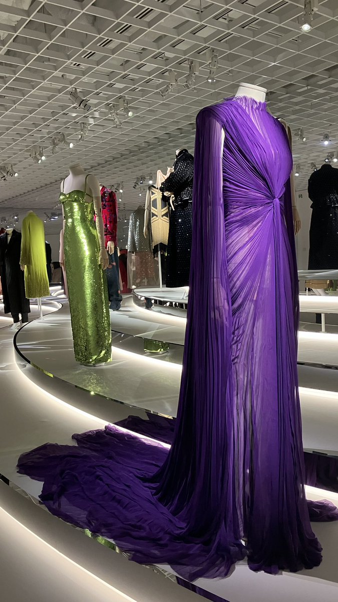 santo884's tweet photo. #GUCCI
#GUCCICOSMOS
#京都市京セラ美術館
日本上陸60周年を祝う展覧会。高級ブランドには高級なりの良さ、余裕や遊び心みたいな、京都人の雅や粋に通じるモンをあらためて知りました。年数経って色落ちやほころびが無いのはスゴイ。何と明日まで!
https://t.co/Gzs064lzgH https://t.co/vBPsNesmEz