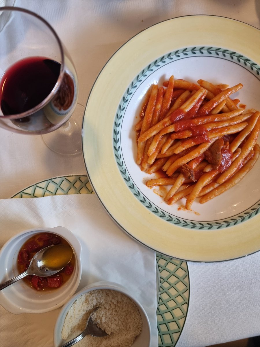 Stormunitedforc's tweet image. Duck Ragù, Montepulciano DOCG red wine and Nature. 

Locked In 🔒 

#Italy #FoodieBeauty #relaxsehat