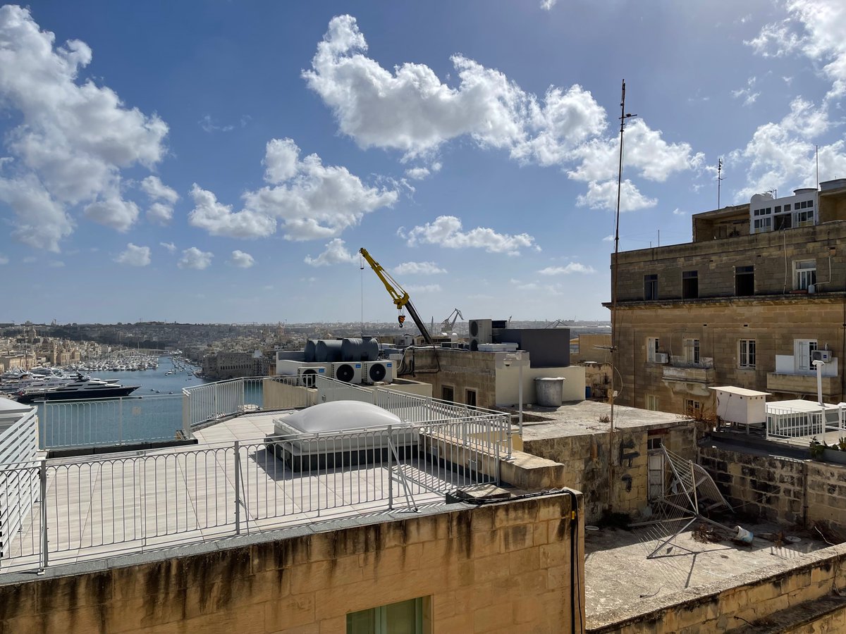 malta_navi's tweet photo. 🇲🇹Easy School of Languagesの屋上テラスからの眺めです🇲🇹

休憩時間や放課後に生徒の交流の場になっています☺️

Easy School of Languagesの情報はこちら🏫 https://t.co/tHMYapd2Ku

マルタ留学のお問合せやご相談はこちら📩 https://t.co/7NyULcw1SU

#マルタ #マルタ留学 #マルタ学校 https://t.co/QbEydNbUhk