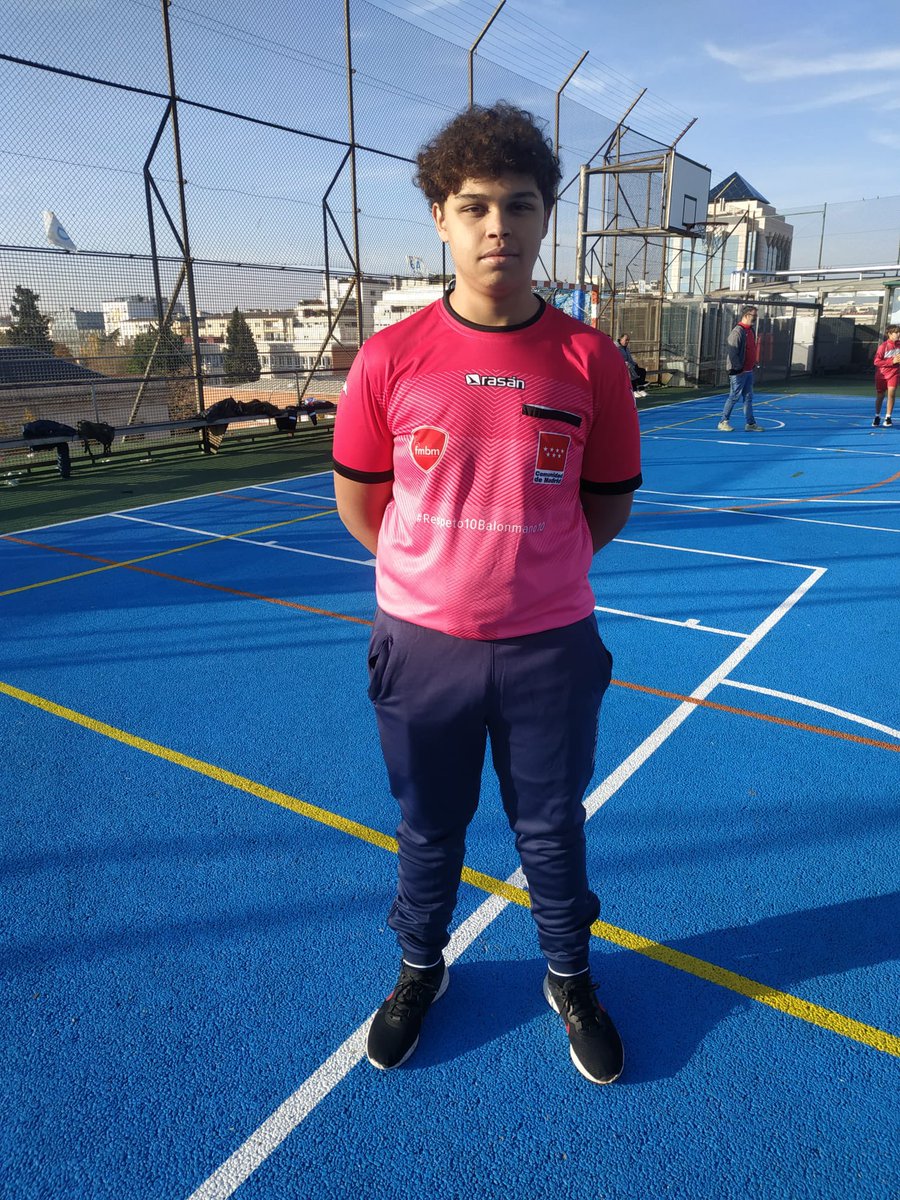 fedmadridbm's tweet photo. #CTA

📢 ¡Nuestros árbitros de categoría Escuela ya han dirigido sus primeros partidos! 🏐⚖️
Con ilusión, compromiso y pasión, dan sus primeros pasos en el arbitraje. 💪✨

¡Enhorabuena por este gran comienzo! 🚀👏

#FMBM #ArbitrajeFMBM #BalonmanoMadrid #NuevosÁrbitros https://t.co/xjE76raqfX