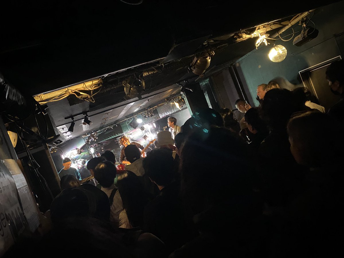 kkrg_'s tweet photo. 数年ぶりのホーリーズ楽しかった！
ホーリーズ目当てのお客さんもたくさん( ◜◡◝ )🔅

久しぶりのライブハウス、帰ってきた感がすごい。いつまでも変わらない場所だ〜
ホーリーズもっとやってください！ https://t.co/Nyej5ihNNi