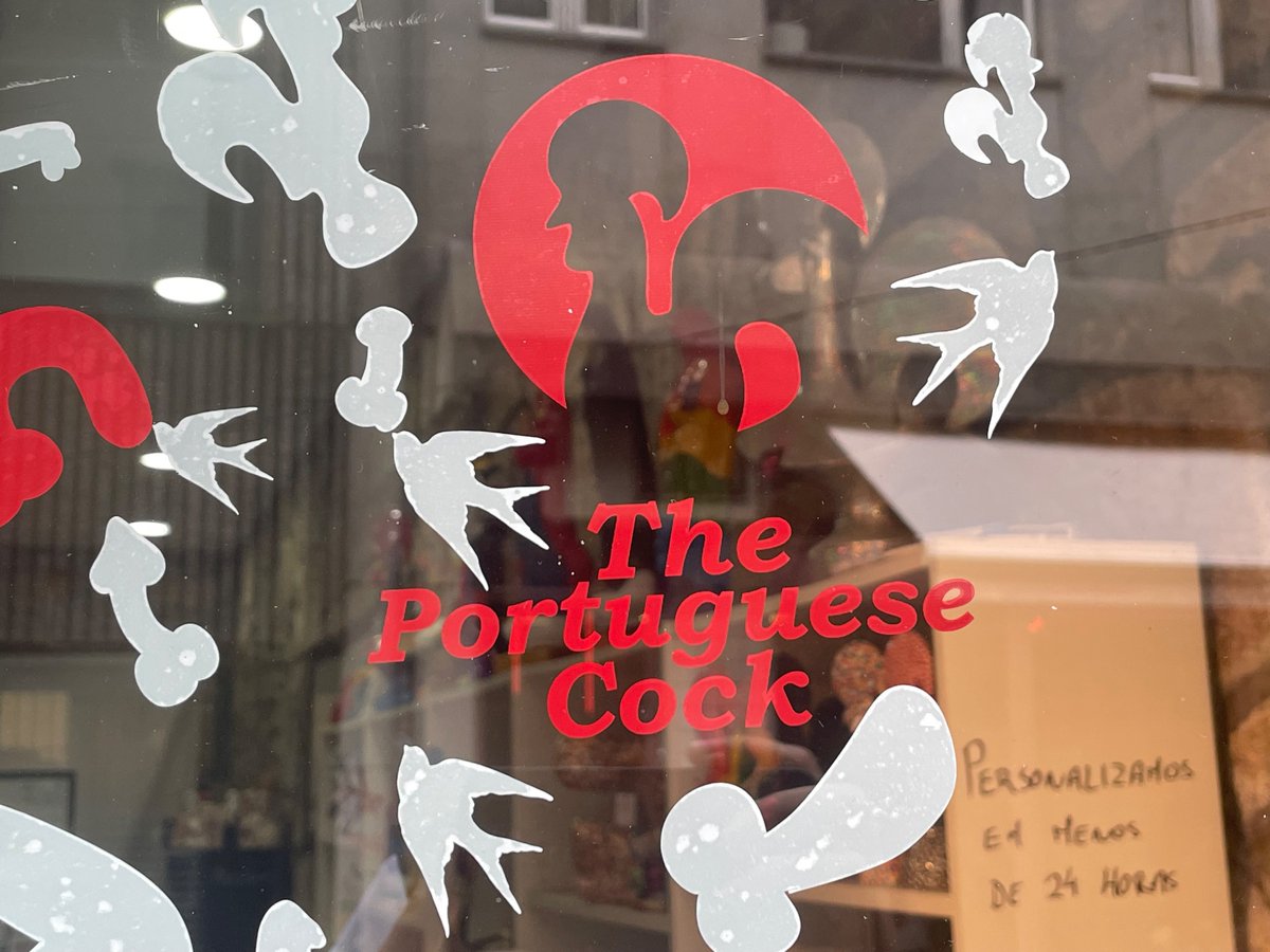 Recordações originais e muito queer friendly para descobrir na The Portuguese Cock. #theportuguesecock 🏳️‍🌈🐓🇵🇹 portogaycircuit.com/the-portuguese…