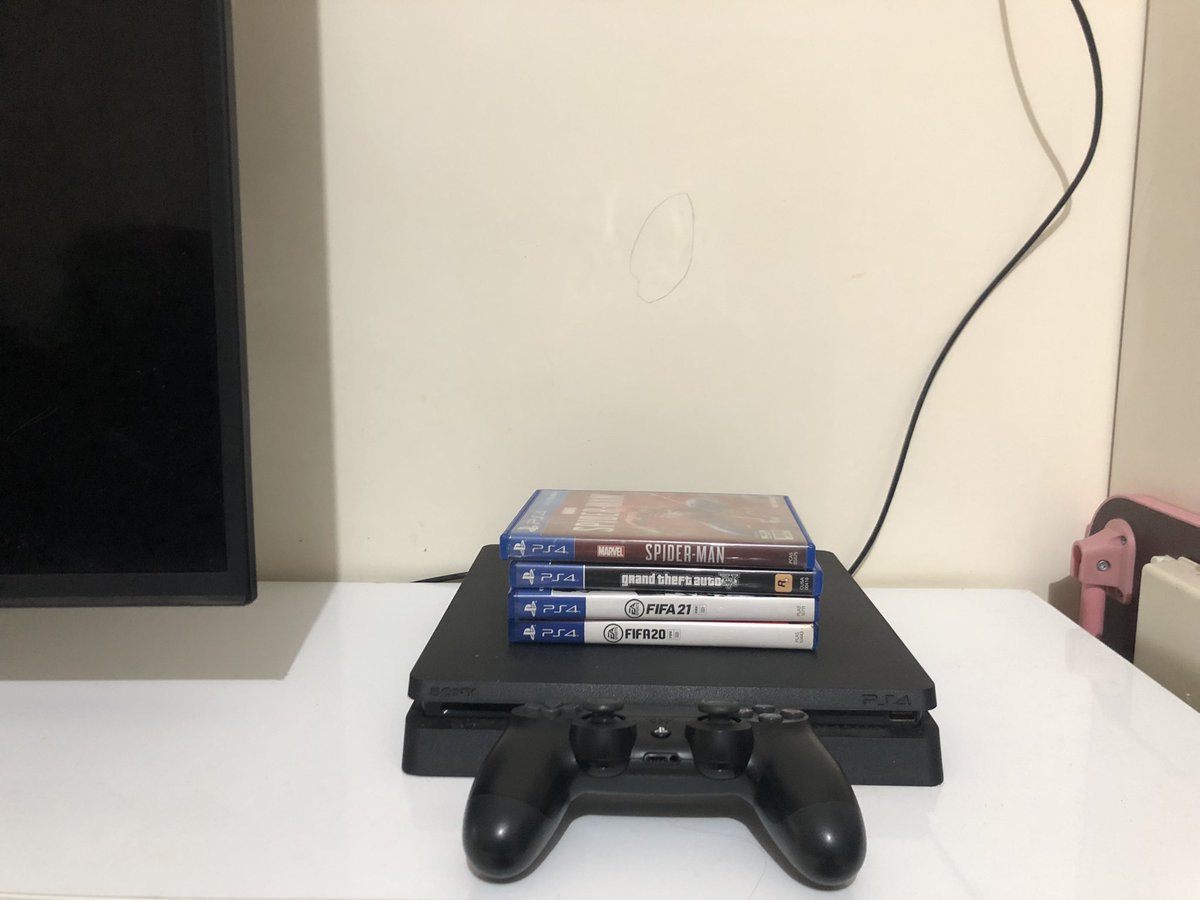 svkrow's tweet photo. @ezash #KhilafClubNovember  
dijual ps 4 lokasi malang jatim, kelengkapan,
- 1 ps 4 slim 500 gb 
- 1 ds 4 original
- include db fifa 20, fifa 21, gta v , spiderman
- pemakaian normal
harga rp 2.200.000,00 https://t.co/8qNLPdmQ1K