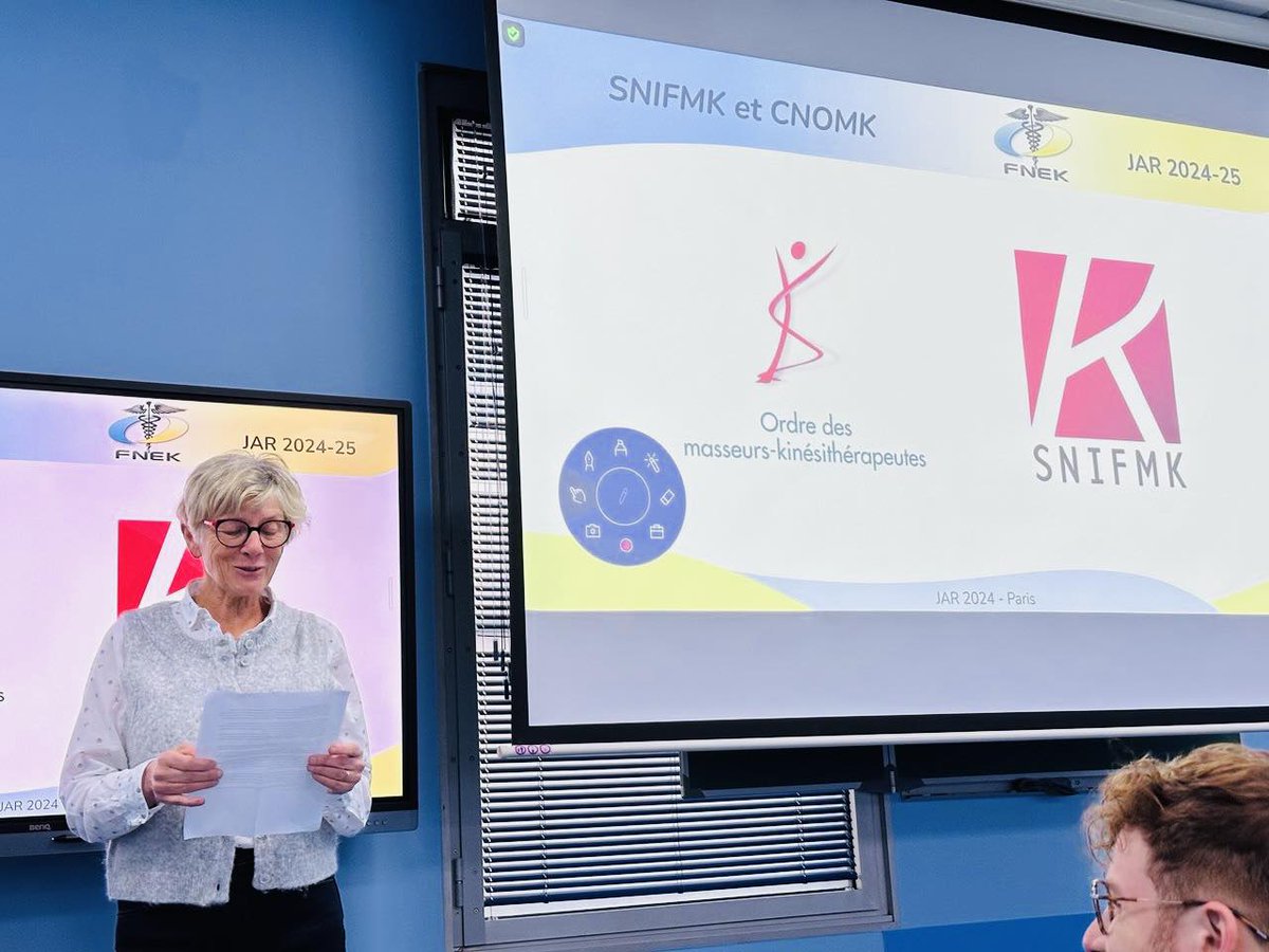 cnomk's tweet photo. [Actualité de l'Ordre 📰]

@BVkine74, vice-présidente @cnomk, a participé à la journée des acteurs relais étudiants. 

➡️ La JAR est une initiative de la @La_FNEK, représentée par @LouiseL_FNEK, co-construite avec le syndicat national des instituts de formation en masso-kinésithérapie (SNIFMK) représenté par Pascal GOUILLY & le @cnomk. Rachel DELABROY, responsable des étudiants au CEERF (Centre Européen d’Enseignement en Rééducation et Réadaptation Fonctionnelle) où se déroulait la première journée était également présente. 

Cette journée a pour but de former les acteurs relais de différents IFMK à l’écoute active, pour reconnaître les signes d’un mal être étudiant et réorienter vers des ressources qualifiées, mais aussi à la prévention en santé mentale.

Plus d’informations sur les travaux menés pour la prévention des risques psychosociaux chez les étudiants 👉 
https://t.co/Rk7pN1cGGY