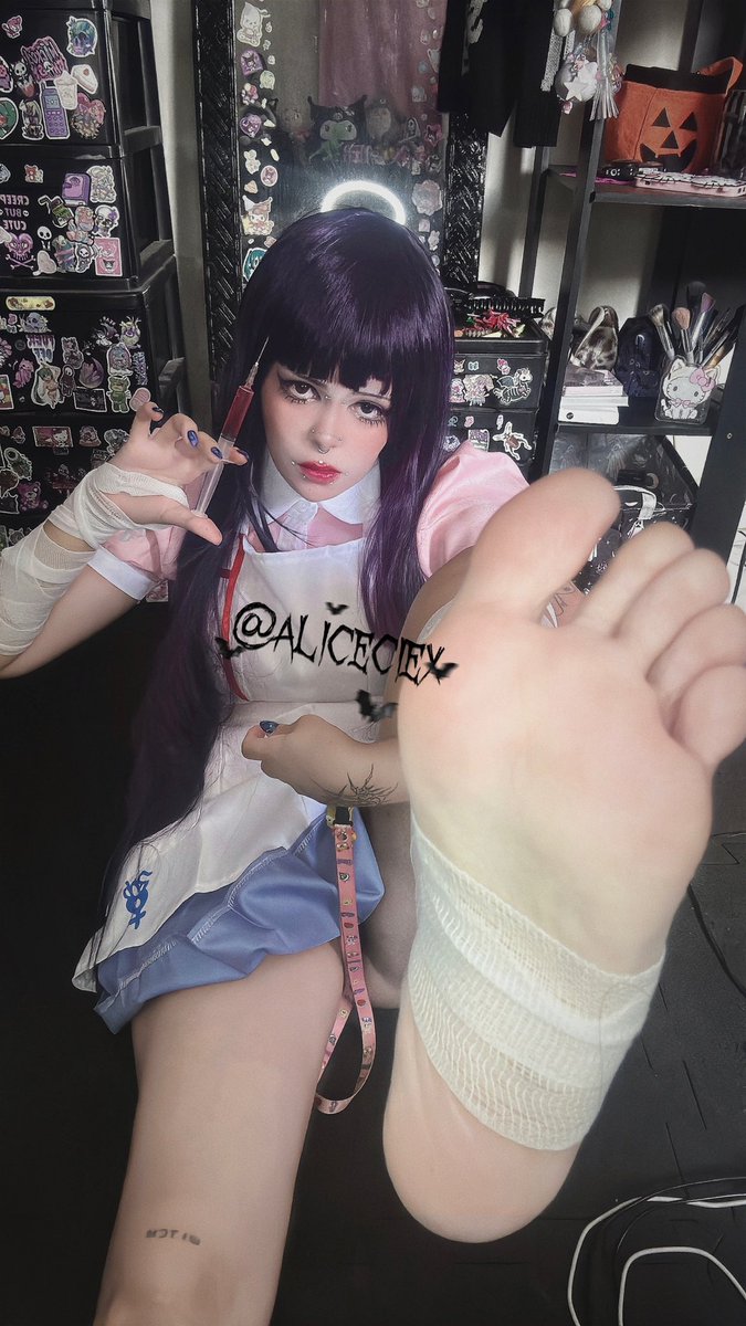 yevydevyl's tweet photo. #danganronpa #mikantsumiki !!!!! Would be happier if you lick my foot🐾🐾 https://t.co/TqjZGHLsw7