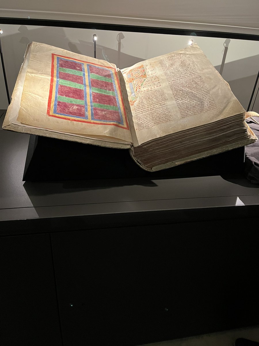 More impressions from a conference on authors from early modern #Luxembourg, including a sneak preview of a lovely exhibition on Luxembourg‘s libraries and a surprise appearance of #SaintNicholas!@bnluxembourg