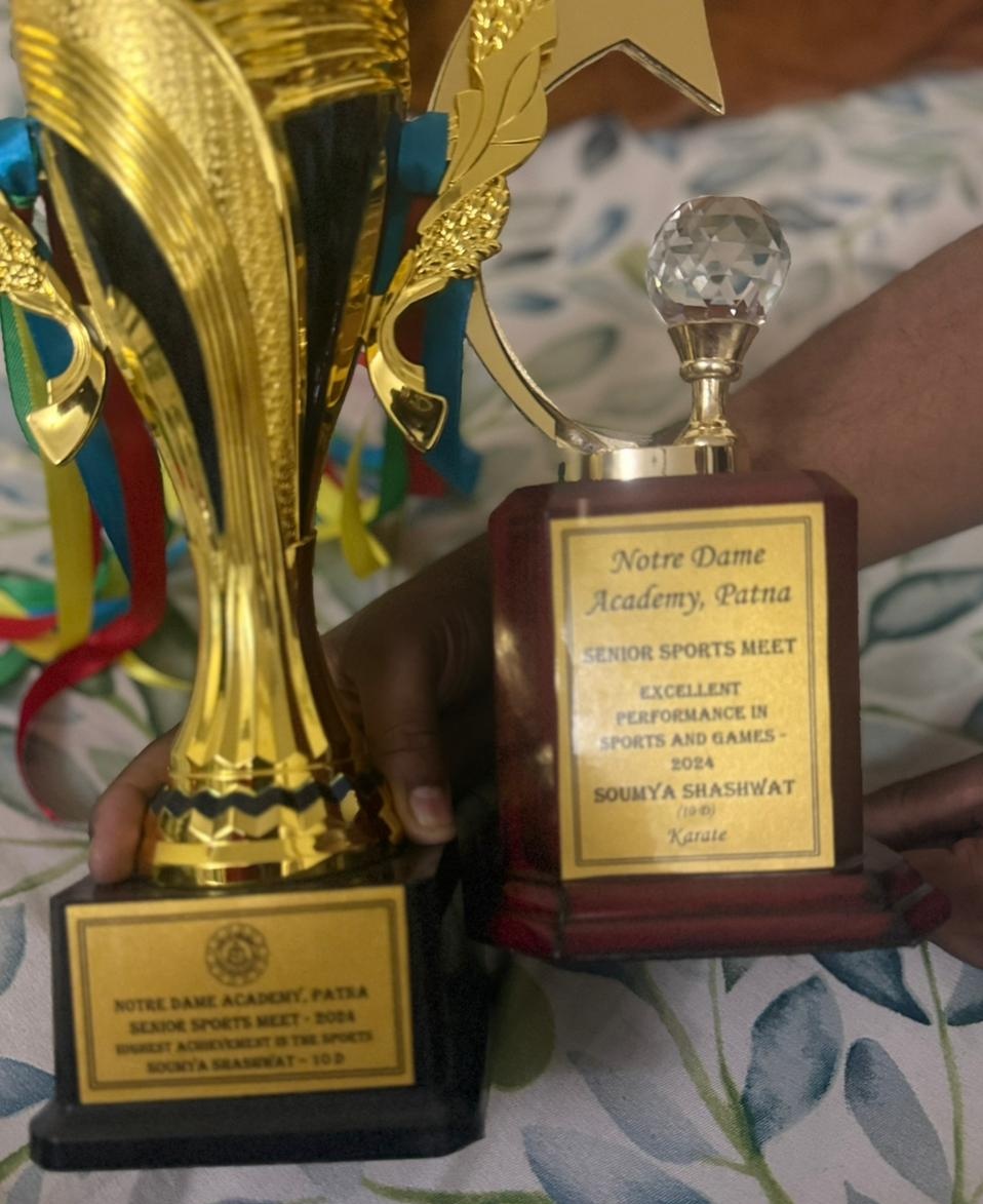 मेरी लाडली बेटी सौम्या शाश्वत को नोट्रे डेम अकादमी(पटना) में आयोजित एनुअल स्पोर्ट्स स्पर्धा में EXCELLENT PERFORMANCE और HIGHEST ACHIEVEMENT अवार्ड जीतने पर हार्दिक बधाई एवं आशीष।

मुझे पूर्ण विश्वास है कि आप अपने प्रतिभा एवं उपलब्धियों से बिहार समेत पूरे भारत का नाम रौशन करेंगी।