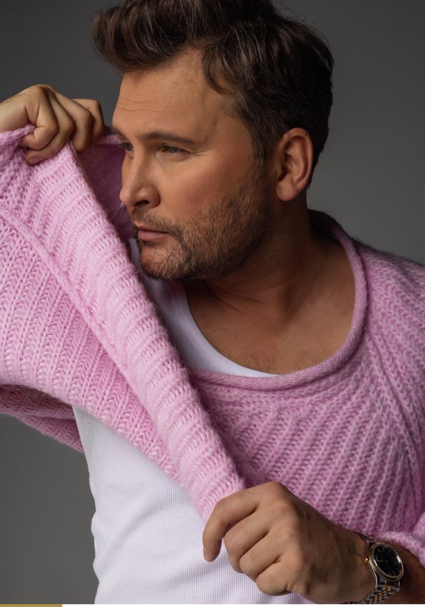 ühiskond: “palun ära ole extra cunty Koit Toome roosas kudumis” 

mina: