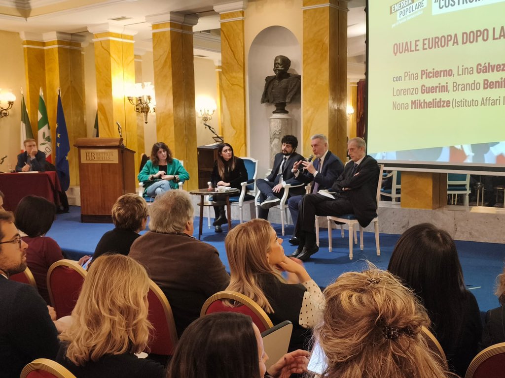 pinapic's tweet image. Come si fa a dirsi antifascisti e a non riconoscere la violenza totalitaria del regime del Cremlino? 
Come si fa a dirsi antifascisti e chiedere agli ucraini di difendersi, ma solo un po’, senza esagerare: senza colpire le infrastrutture militari in territorio russo da cui poi…