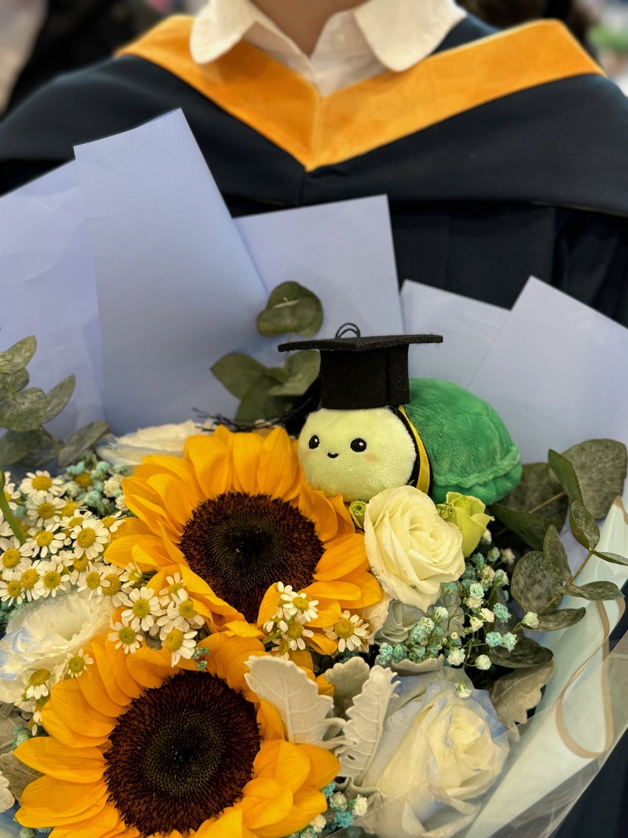 ⁦⁦⁩My friend made me a CUSTOMIZED TUTEL PLUSH for my graduation today. Thank you Vedal for graduating with me o7 (and credit goes to my friend ⁦⁦⁦⁦⁦⁦<a href="/shionniea/">シオン</a>⁩ )
#Heartheartart