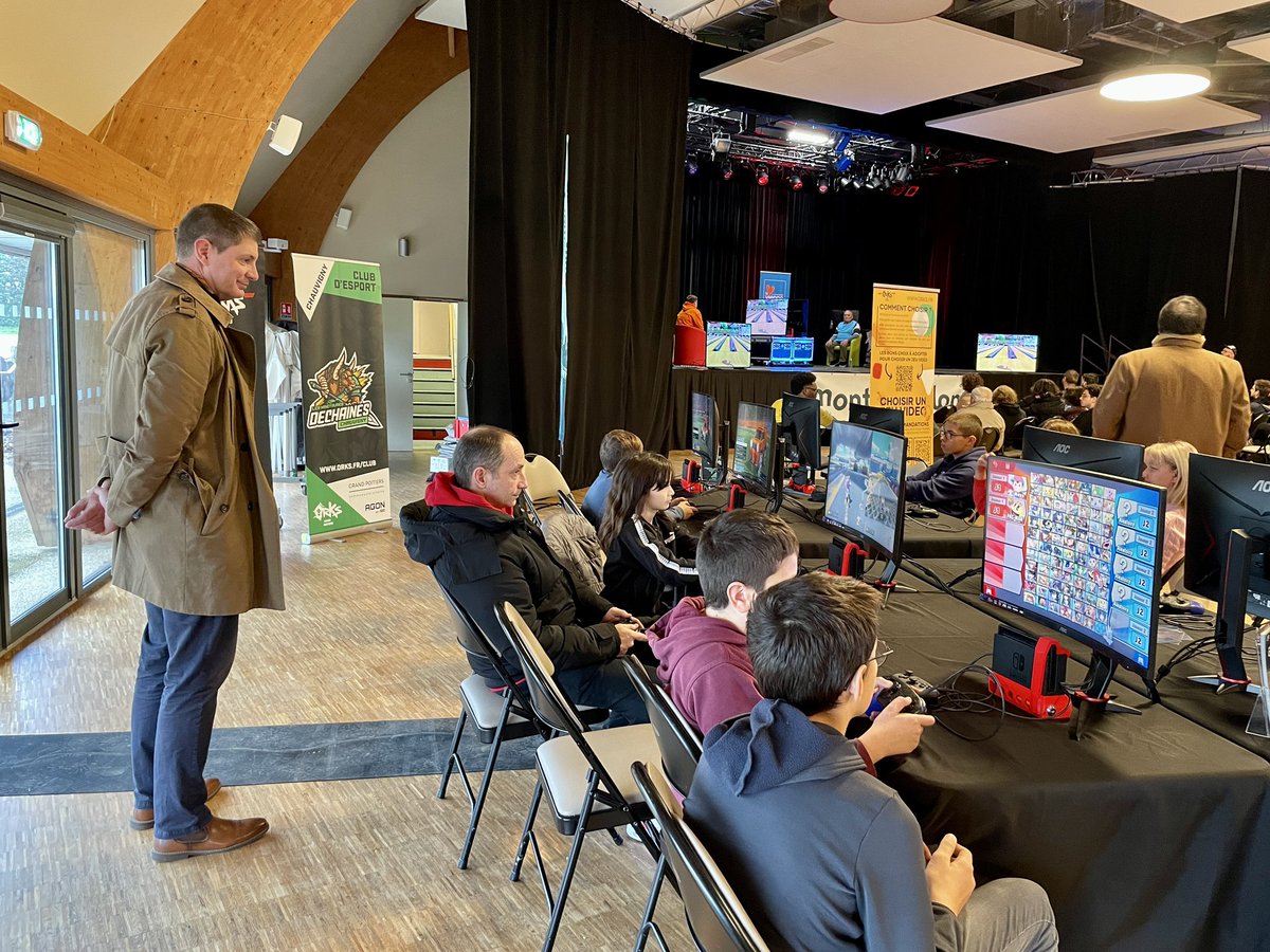 #Numérique 🎮 | Visite inaugurale des Heures Numériques en présence de Séverine SAINT-PÉ, Vice-Présidente du Département en charge du Numérique et Présidente de Vienne Numérique, d’élus départementaux, Lydie Noirault, Marie-René Desroses, François Bock et Guillaume De Russé et du