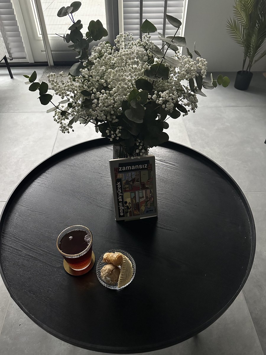 #Zamansiz İnsanı başka kitaplara özlemlendiren bir kitap. Okurlarına hitap etmeyen, onları eğiten. Teşekkürler Engin Akyürek