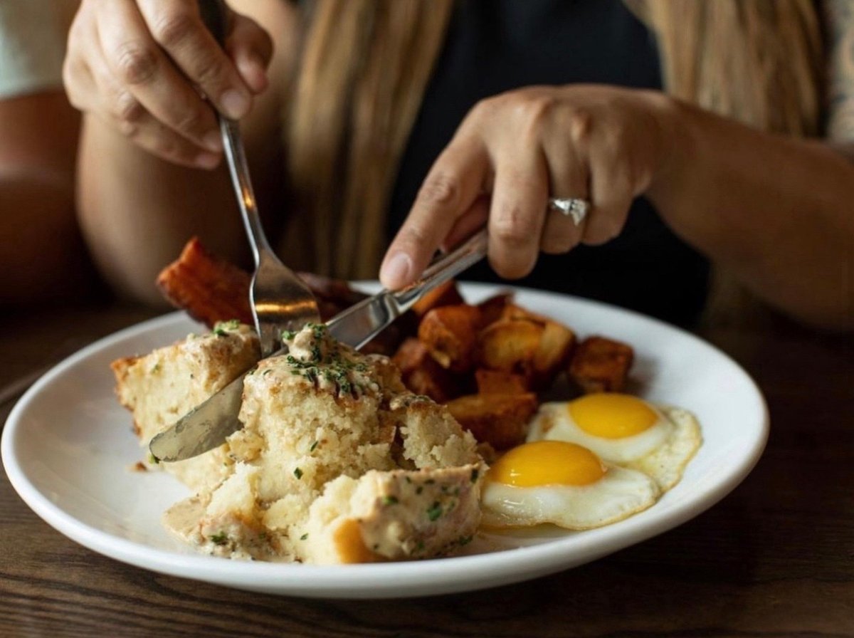 SMOKEWoodfire's tweet photo. Make your holiday weekend even more delicious with brunch! 🍳 Treat yourself to our Bloody Mary bar and $15 mimosa carafes, the perfect way to wrap up the first official weekend of the Christmas season!  🥂 We've also got holiday lights outside both locations!🎄 https://t.co/0VT3hn908T