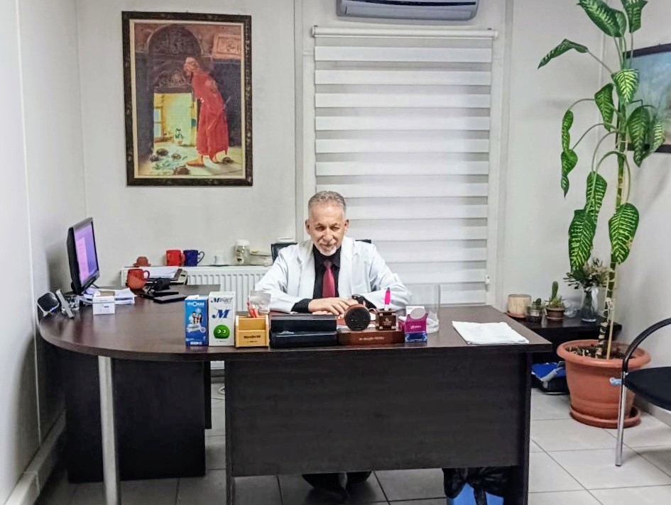 drmuzaffertemel's tweet photo. Hani bir fincan kahvenin 40 yıl hatırı var derler ya, 40 yılı doldurduk. Artik emeklilik zamanı,  meslek hayatımın son recetesini kendime yazdım. https://t.co/TVGqd9VzAV