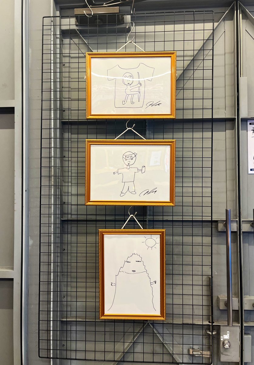 04GENLS's tweet photo. 斎藤さんはアコギもスロットもお上手でした。そして描く絵はつげ義春を彷彿とさせる世界観でした。斎藤さんはもちろん、THE BACK HORN山田さんもパーマ大佐もお見事でした。大阪の皆さん二日間ありがとうございました。 https://t.co/B02fH6HVGU