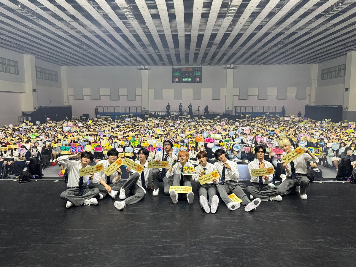 [📸] 241130
2024 CRAVITY FAN-CON <BEYOND YOUR MEMORIES> IN TAIPEI
⠀
#CRAVITY #크래비티
#BEYOND_YOUR_MEMORIES