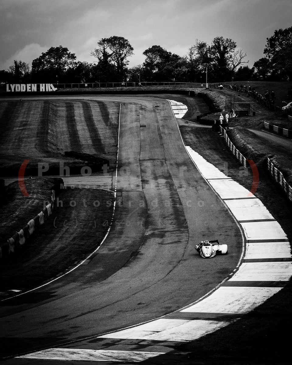 TT legend, Tim Reeve having a burn up at Lydden Hill in his Sidecar outfit 👌🏻