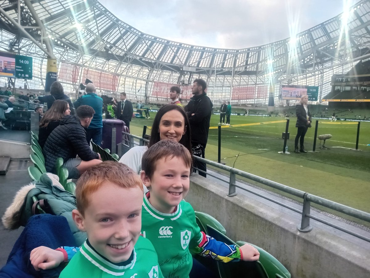 SharonKehoe13's tweet photo. #shouldertoshoulder https://t.co/ug5tKBqfCt