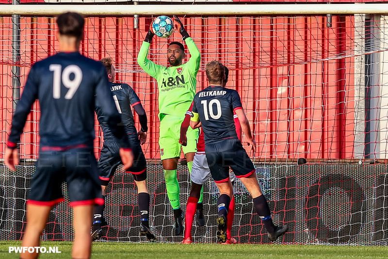 HarkemaseBoys's tweet photo. Het is rust. Harkemase Boys met de voorsprong naar de kleedkamer.
#harexc 1-0 https://t.co/ySpgCeEbHn