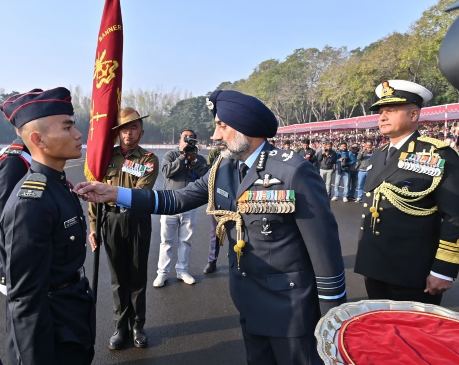 Ashi1907's tweet photo. POP of 1265 NDA Cadets from India, Bhutan, Tajikistan, S. Lanka, Myanmar, Bangladesh, Malaysia, Sudan, Tanzania, Kenya, Zambia and Maldives
#NDA #POP #pune #maharashtra #defence #india #Tajikistan #SriLanka #Myanmar #Bangladesh #Malaysia #Sudan #Tanzania #Kenya #Zambia #Maldives https://t.co/3aOXJ7qfnc