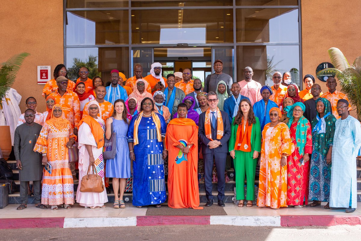 De 2020-2024,ONU Femmes a aidé des milliers de femmes à devenir une meilleure version d’elles-mêmes.Une séance d’information des ambassadeurs et chargé.es d’affaires a permis de rappeler la nécessité de renforcer l’engagement et le partenariat #GEWE au #Mali🇲🇱 (1/2)