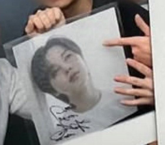 jimin_lil_devil's tweet photo. Jimin hyung....😭😭😭

We miss him....he's so beautiful 😭 https://t.co/Dw2U53RDJG