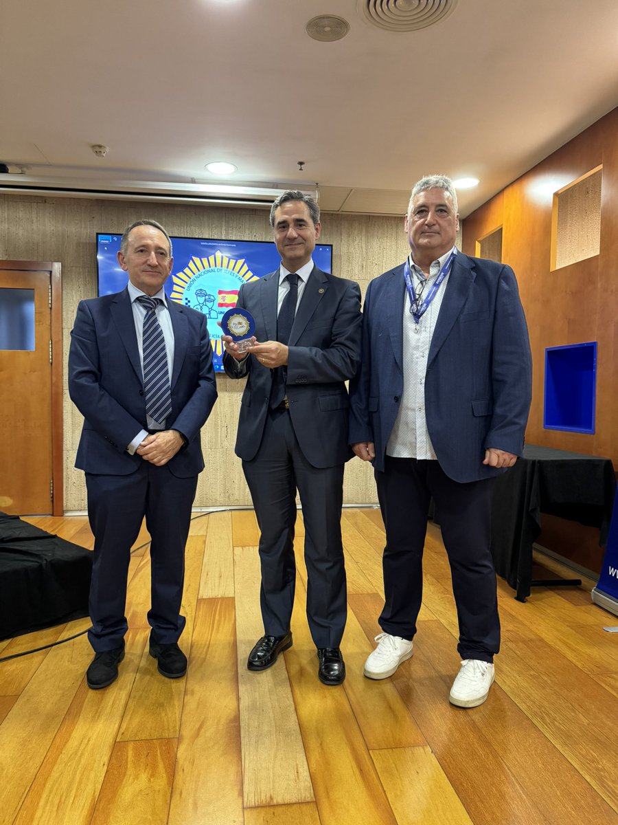 AJMPLCVUNIJEMPOL® tweet media