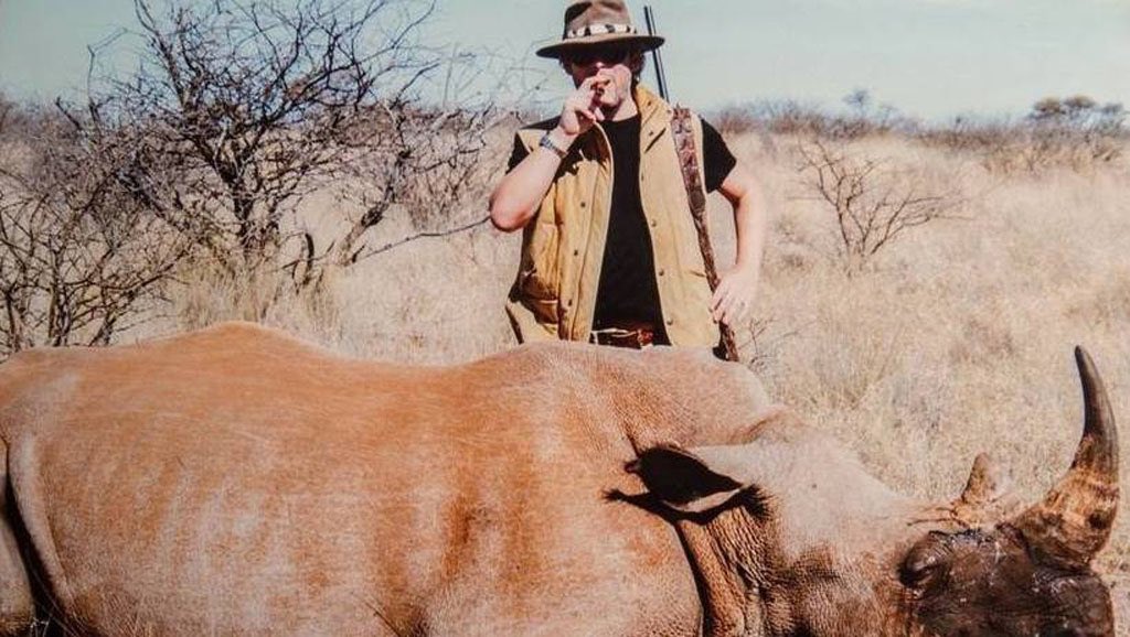 atlanticsurff's tweet photo. Ustedes son muy chicos y quizás no recuerdan, pero con el dinero que le otorgaba Cristina Kirchner a las empresas Boris y BGH, cuyos dueños eran Matías Garfunkel y Victoria Vanucci, la pareja se iba a asesinar animales en África. 👇👊💣 https://t.co/adtpQP9zxN