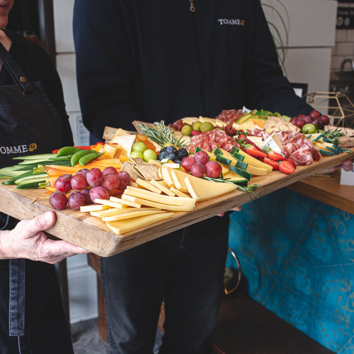 Your holiday cheat code 🎄

Let’s face it—holiday hosting can be a lot. Our cheese boards make it simple to impress at your next gathering, whether it’s a festive family dinner or a holiday party with friends.
