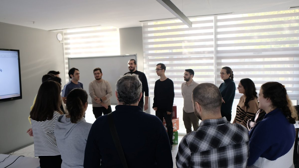 nilovasyon's tweet image. Nilüfer İnovasyon Merkezi tarafından “Python ile Programlama Giriş” eğitimi gerçekleştirildi. 
Tüm katılımcılarımıza teşekkür ederiz.
#Python #PythonProgramlama #AlgoritmaTasarımı #Değişkenler #Döngüler #KoşulMantığı #NilüferİnovasyonMerkezi #NilüferBelediyesi