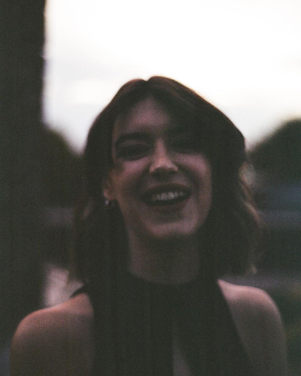 connellwaIdron's tweet photo. daisy edgar-jones photographed by paul mescal https://t.co/JOksZlTPgW