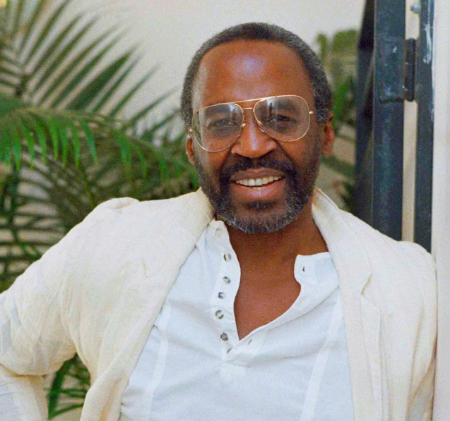 jonathancyfer's tweet photo. Rex Reason b 1928 was in This Island Earth (1955) Robert Guillaume b 1927 was in The Meteor Man (1993) Richard Crenna b 1926 was in telefilm A Fire In The Sky (1978) Efrem Zimbalist Jr b 1918 voiced Alfred in #BatmanTAS #SciFi #birthdays #SciFiSat #popcuture #sciencefiction https://t.co/fMiZUTobxR