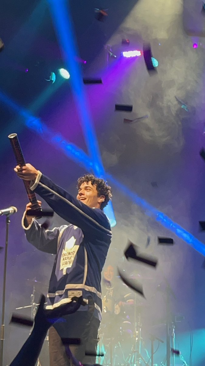 Kitkat_Barr1603's tweet photo. Had fun at the homecoming tour Toronto! https://t.co/46GwifBrbD