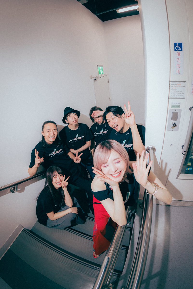 milet_music's tweet photo. 台北！最高。
去年よりもっとみんなもパワーアップしてた。
一緒に歌っている瞬間が本当に幸せで、笑顔がたくさんこぼれた。
明日も、いけるね、がんがん。
谢谢🩵 https://t.co/jeuWjVRKTY