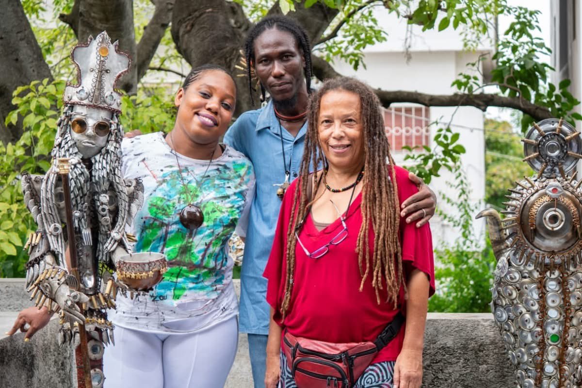 vanessajeudiht's tweet image. LAKOU A LA

M te kontan pataje ak piblik @Festi4chemins an, etap travay rechèch-kreyasyon sa a. Mèsi « En Chemin » ak tout Résidence Par Quatre Chemins…

Chimen n ap re kwaze pa lontan 🧡🦋🧡

#vanessajeudi #artistresidency #enresidence #parquatrechemins #bosalmizik #lakouala