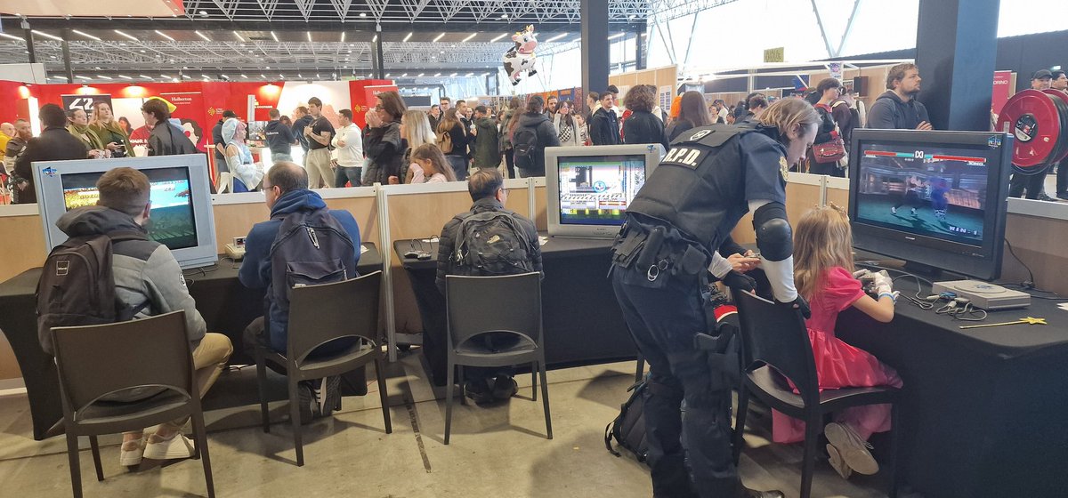 Marcuszeboulet's tweet photo. De retour au @TGSevenements de Toulouse 😉
Faites comme Tortue Géniale, venez prendre votre ticket pour me rencontrer pendant tout ce week-end au Hall 2 pour discuter et faire une photo 👍📷 https://t.co/xPBwP42Oj2