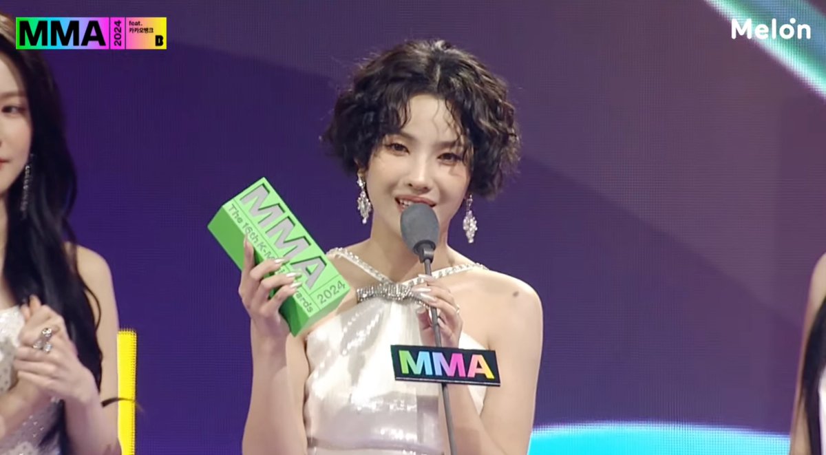 Littlenelly_SY's tweet image. น้ามตาาาาาาา โซยอนได้รางวัล Best Song Writer ครั้งที่ 2 😭😭 เก่งมาก เก่งที่สุด ดีใจ ตื้นตันไม่ไหว คุณโปรดิวเซอร์คนเก่งสมควรได้รับมันที่สุด
