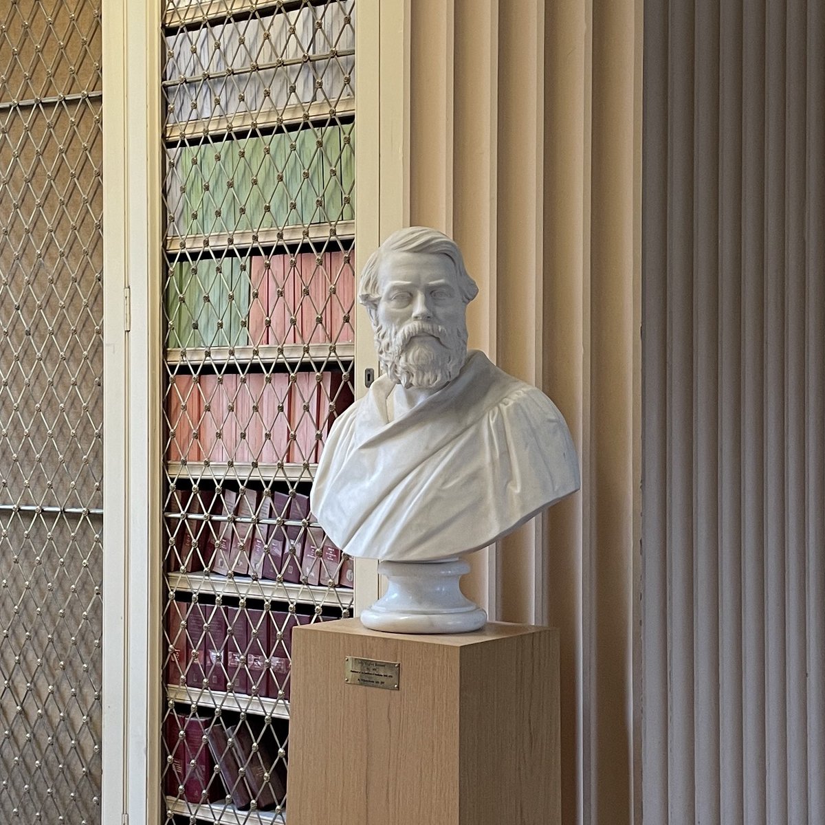 Kenny Stewart (@kenny__stewart) on Twitter photo Pleased to spot this bust of <a href="/Nick_Offerman/">Nick Offerman</a> in Edinburgh University’s historic Playfair Library. Pleased to spot this bust of <a href="/Nick_Offerman/">Nick Offerman</a> in Edinburgh University’s historic Playfair Library.