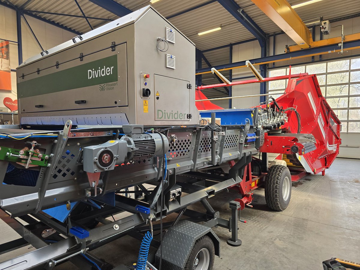 Mooie demo set klaar staan; <a href="/GRIMMEGroup/">GRIMME</a> RH2460GEN3 + <a href="/FlikweertVision/">Flikweert Vision</a> Divider 2500 💪